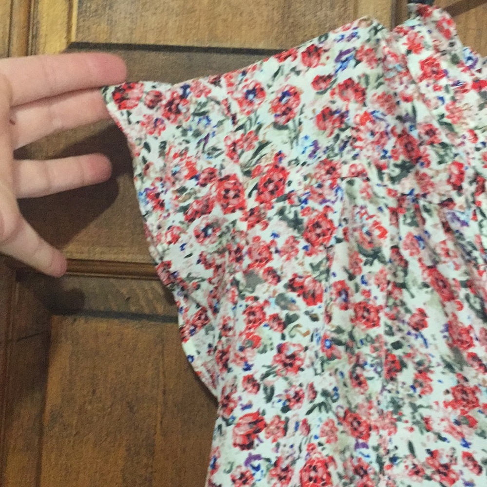 Really cute Spring/Summer top. - Picture 5 of 6